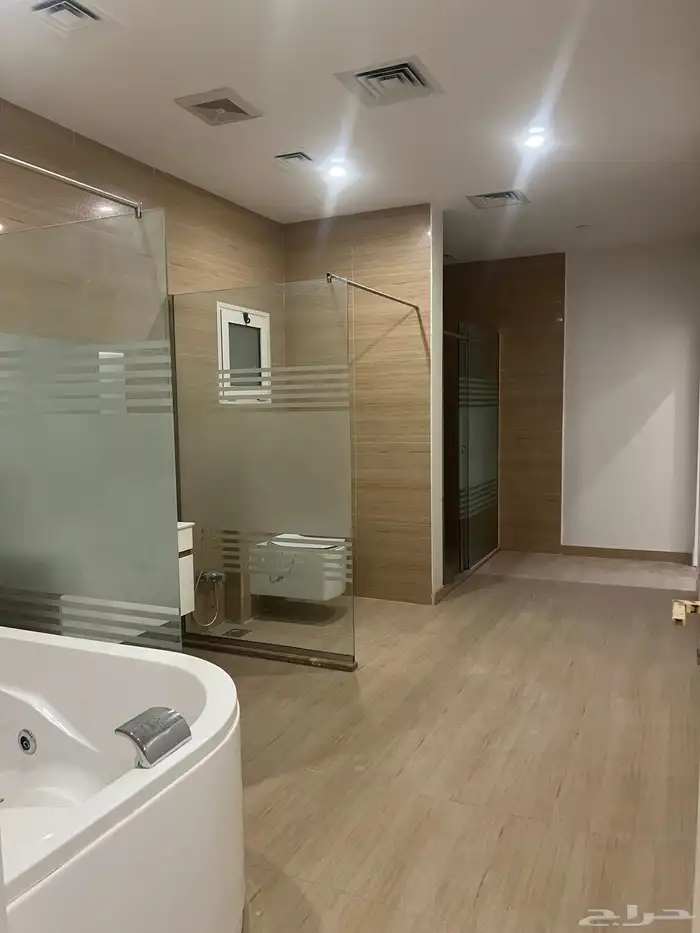 فيلا للبيع تشطيب شخصي بحي الحسام قرب كورنيش الراكة 21