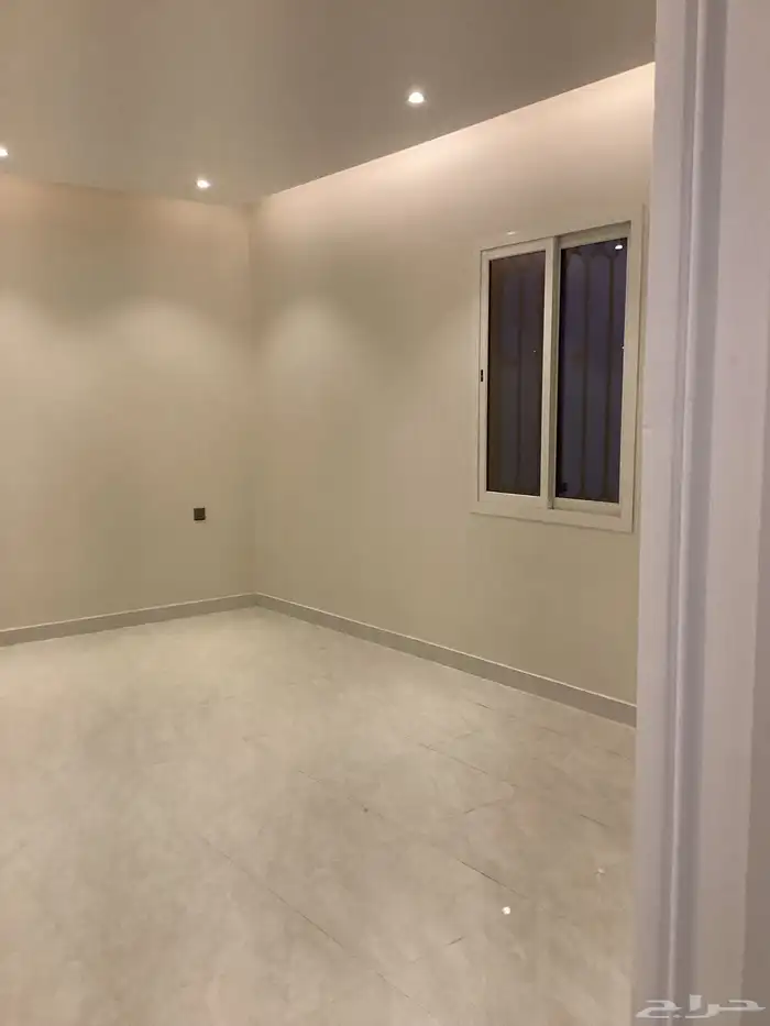 للبيع روف فاخر بتصميم راقي العزيزية أحد رفيدة 26