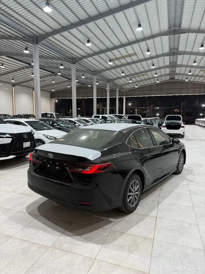 كامري E بنزين 2025 أسود ( اقل سعر ) 3