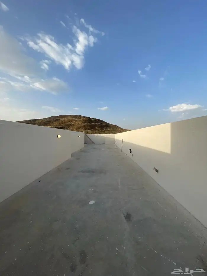 للبيع شقق علويه 6 غرف بسطح خاص ومصعد جاهز 520 الف باالمحاله 18