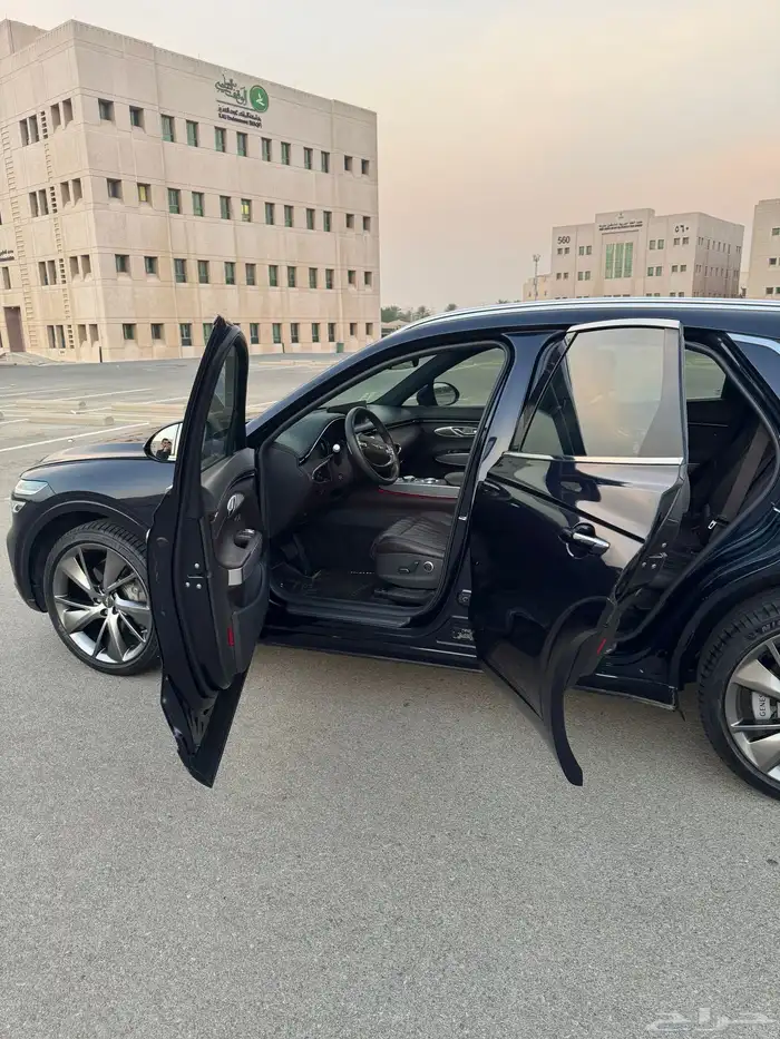 جنسس GV70 2023 14