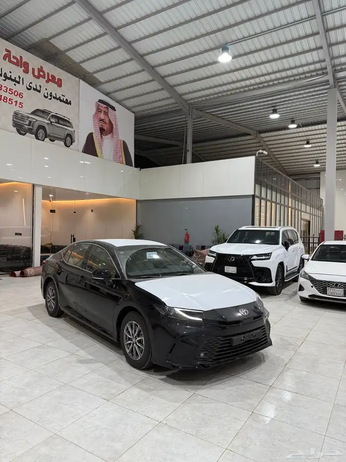 كامري E بنزين 2025 أسود ( اقل سعر ) 2