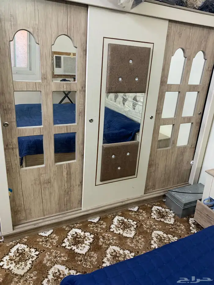 غرفه نوم مع مكيف شبه جديده 0