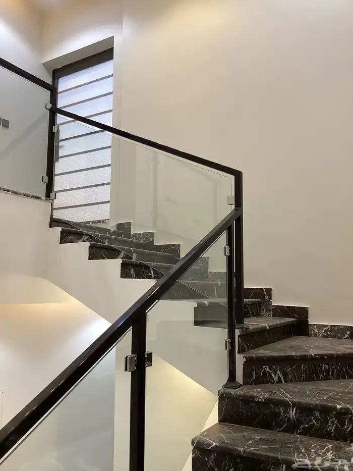 للبيع روف فاخر بتصميم راقي العزيزية أحد رفيدة 19