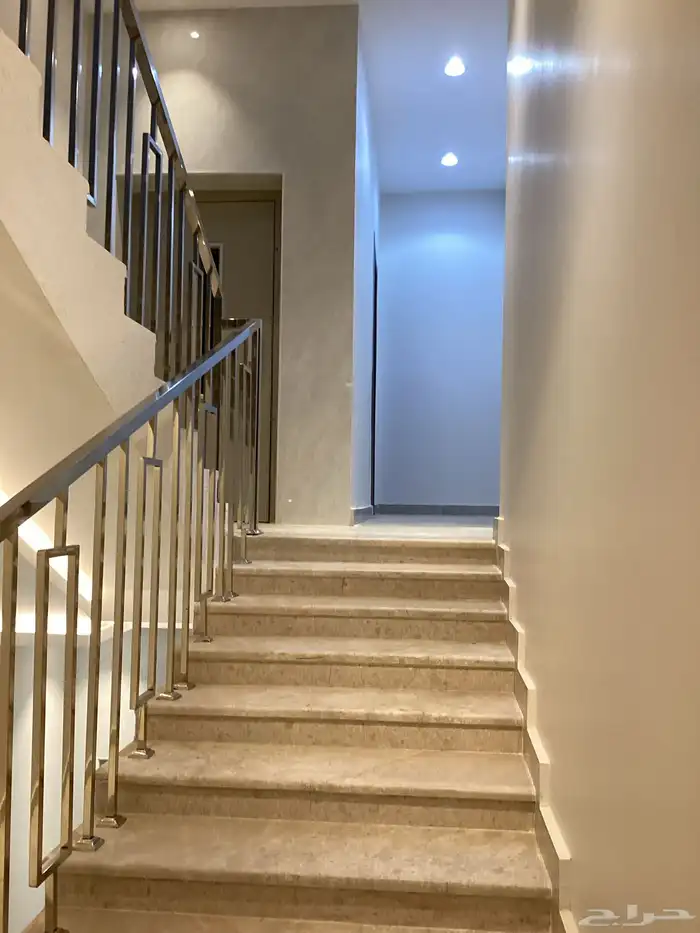 للبيع روف فاخر بتصميم راقي العزيزية أحد رفيدة 3