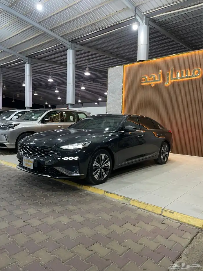 كيا كي 8 موديل 2022 نص فل 4