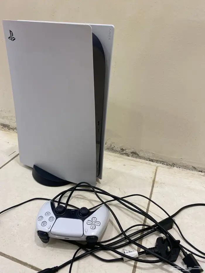 سوني بلاستيشن فايف معه يد الوكاله مع أسلاكه 0