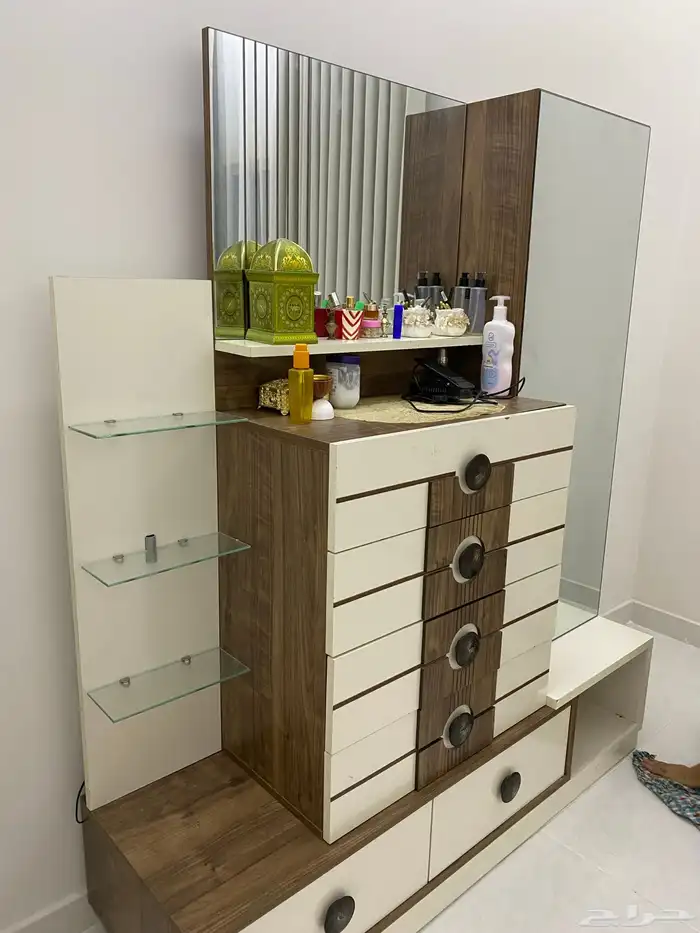 تسريحة سليمة جدا  ونظيفة للبيع 0