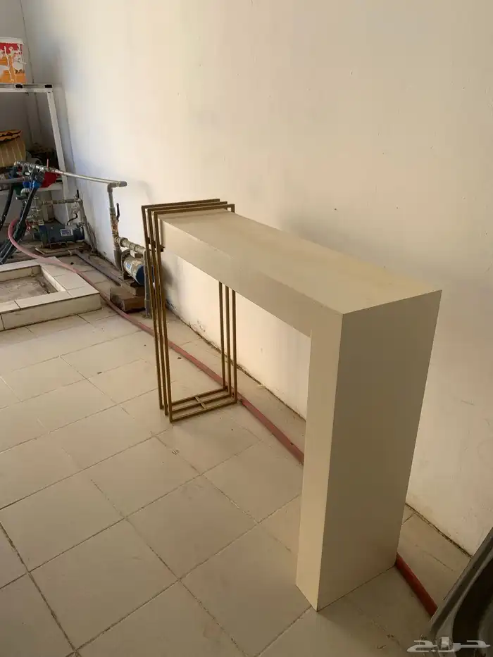 طاوله لتقديم الاحتفالات 0