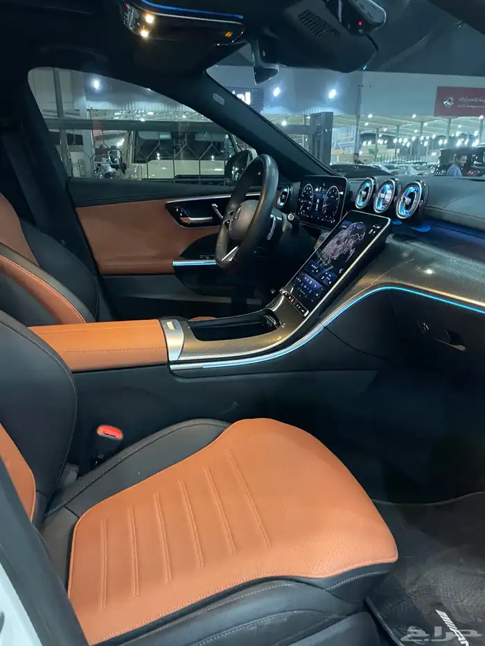 مرسيدس C300 موديل 2023 فل كامل 16