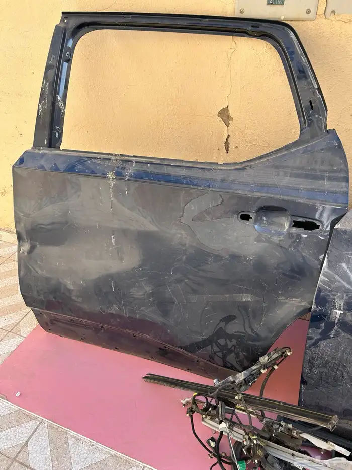 باب سيارة ترافيرس 4