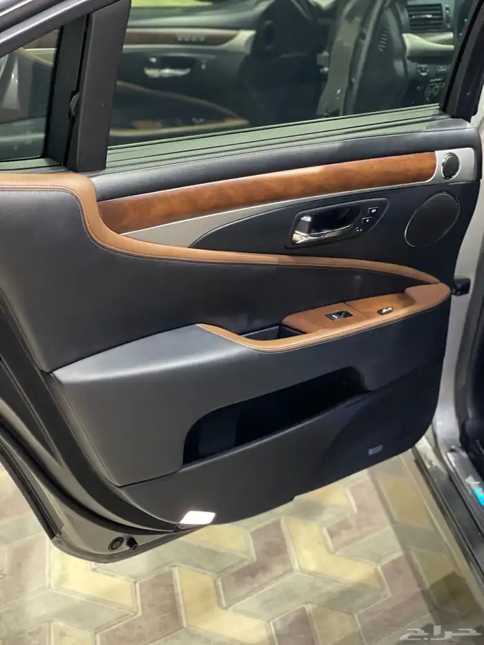 لكزس Ls600h L سعودي صيانات وكاله عداد قليل 10