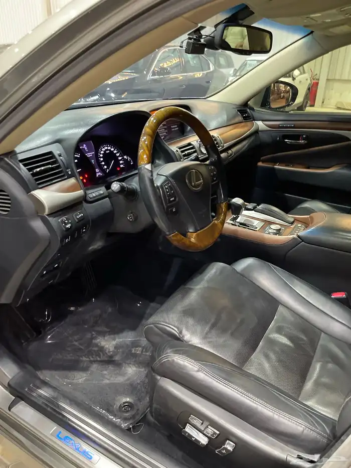 لكزس Ls600h L سعودي صيانات وكاله عداد قليل 6