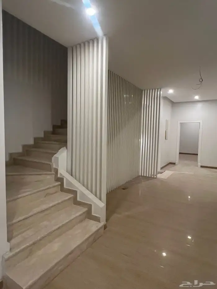 فيلا للبيع تشطيب شخصي بحي الحسام قرب كورنيش الراكة 23