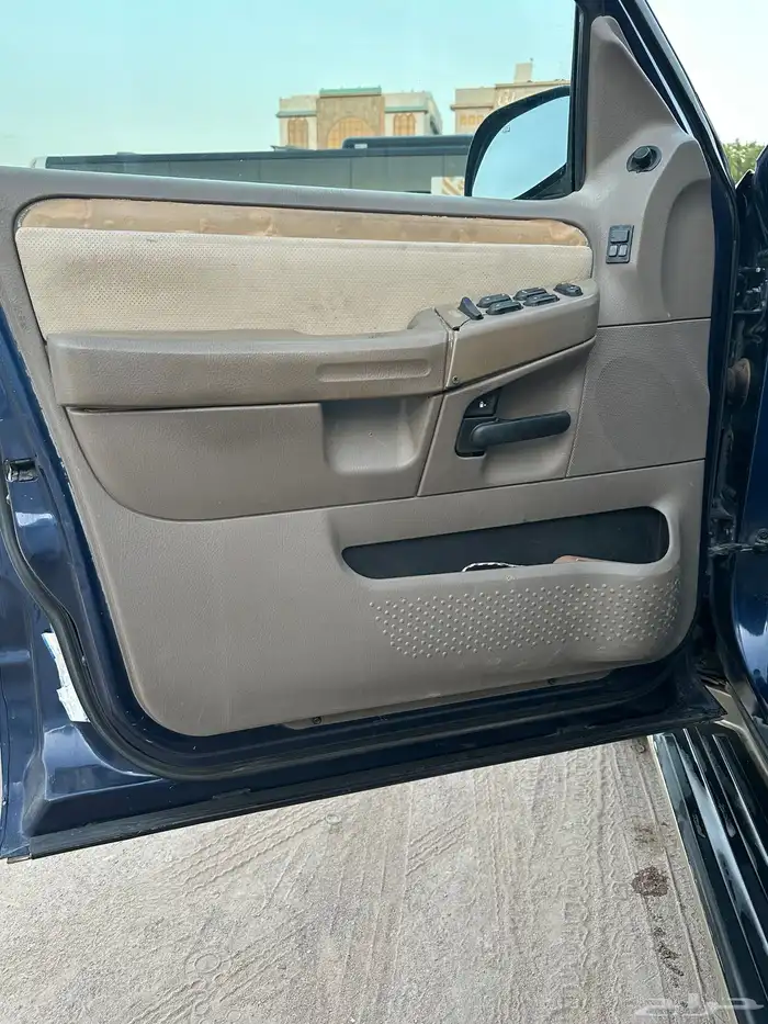 للبيع فورداكسبلورا موديل 2005 4