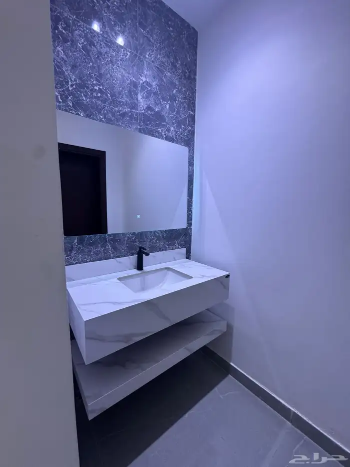 دور ارضي مكون من 5 غرف للإيجار حي الرحمانية 13