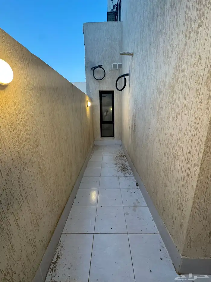 دور ارضي مكون من 5 غرف للإيجار حي الرحمانية 8
