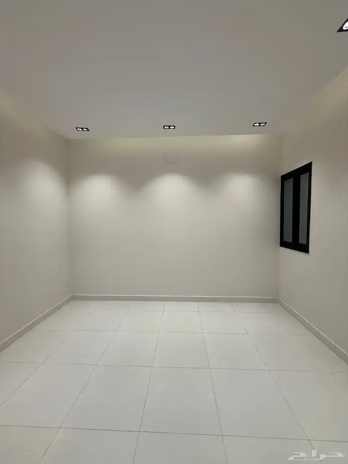 للبيع شقق ارضيه وشقق علويه غرب الخميس حي المعارض 8