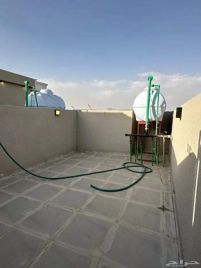 للبيع شقق علوية بمساحات وسيعة ابها بجوار المطار 11