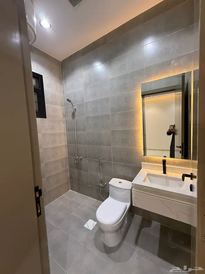 للبيع روف علوي درج داخلي وخارجي بخميس مشيط ب 650 الف 20