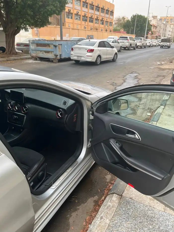 سيارة مرسيدس A200 نظيف جده لتواصل والاستفسار 24