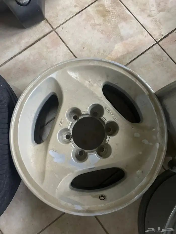 للبيع 4 جنوط من 88 الى 97 0