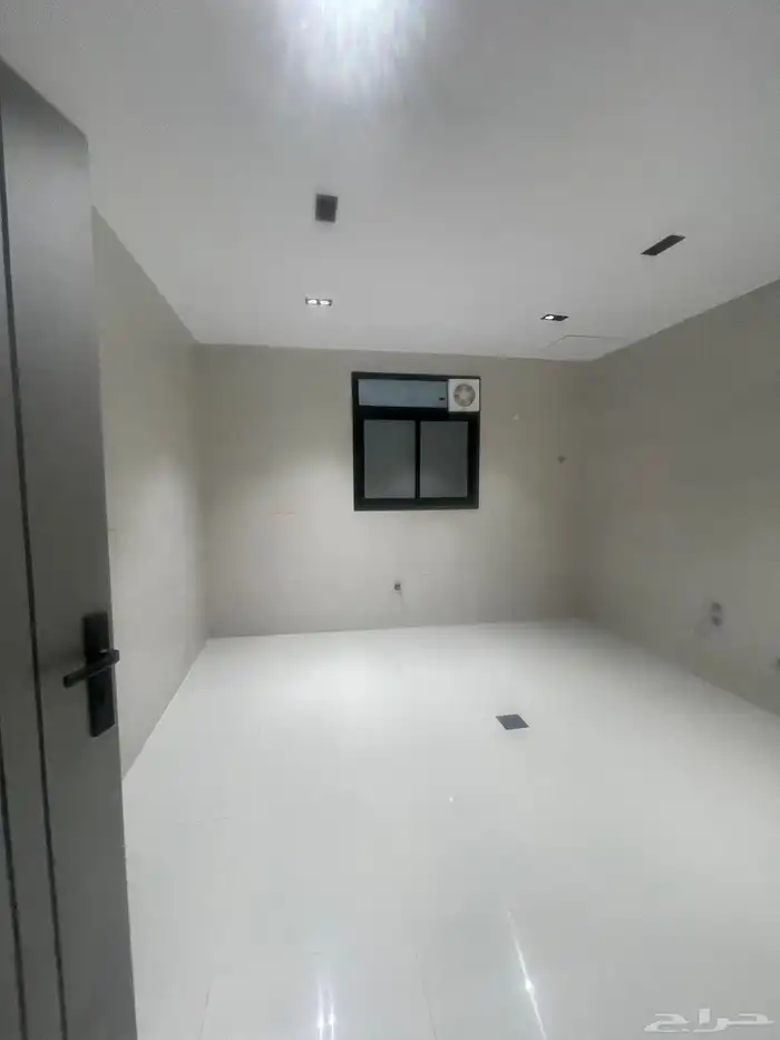 للبيع ادوار ارضيه وشقق علويه خميس مشيط حى المعارض 35