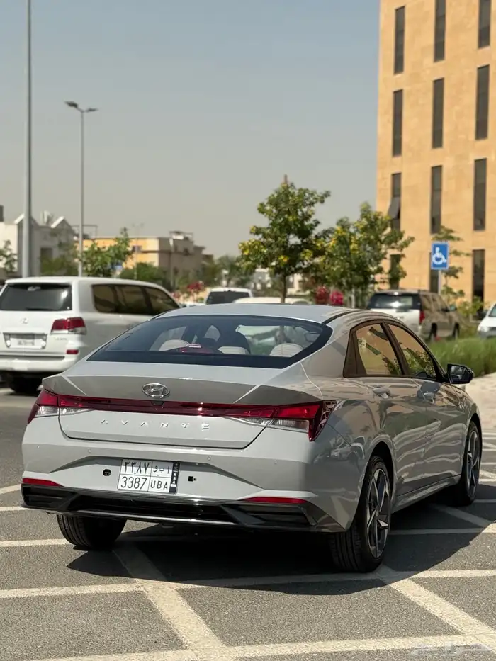 للبيع هونداي الانترا 2021 12