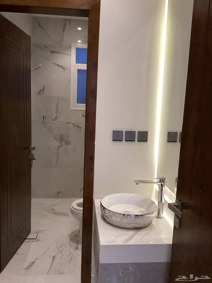 للبيع روف فاخر بتصميم راقي العزيزية أحد رفيدة 15