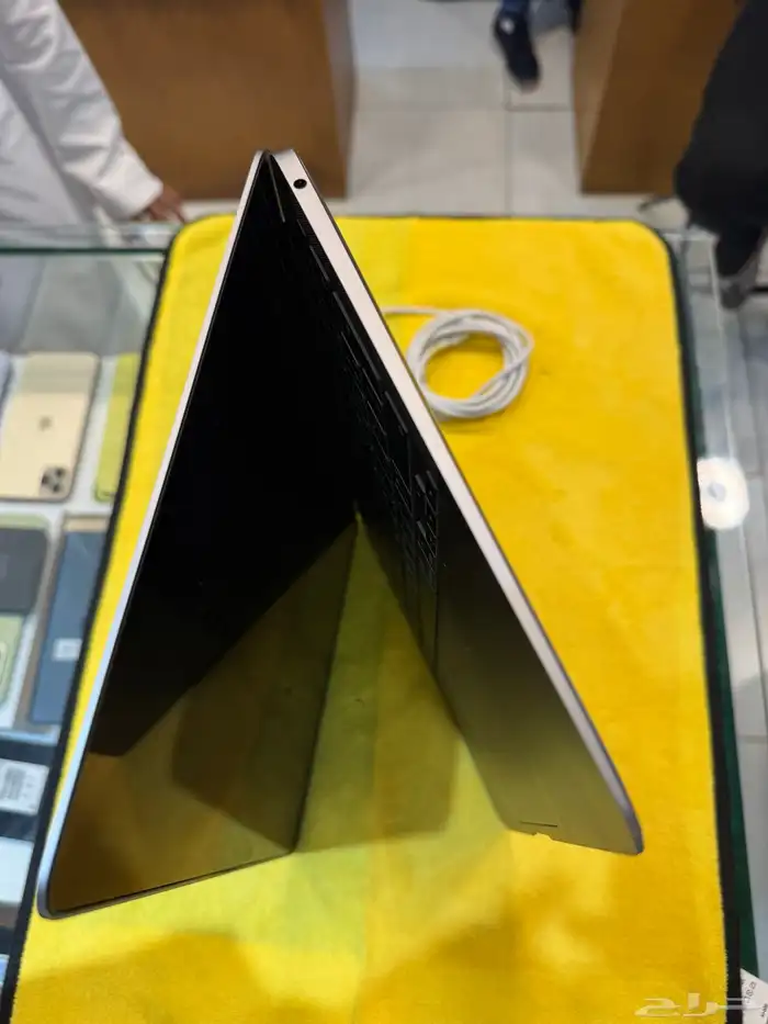 ماك بوك أير 2020 512 قيقاء رام 8 مع الشاحن نصيف 7