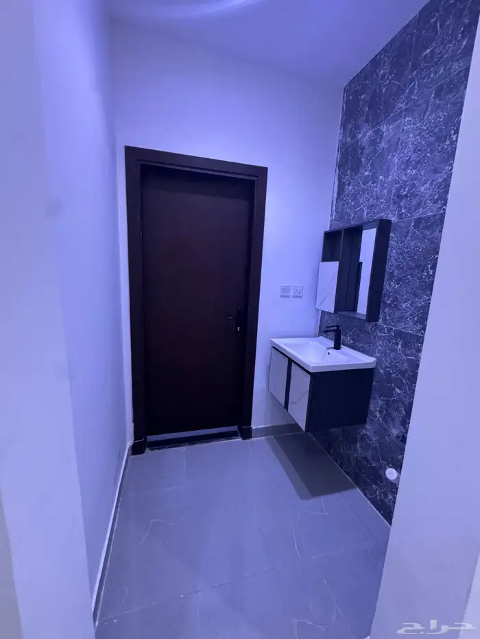 دور ارضي مكون من 5 غرف للإيجار حي الرحمانية 5