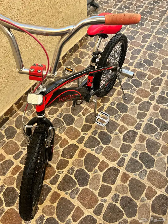 سيكل كوبرا الون اسود عليه خطوط حمرا 8