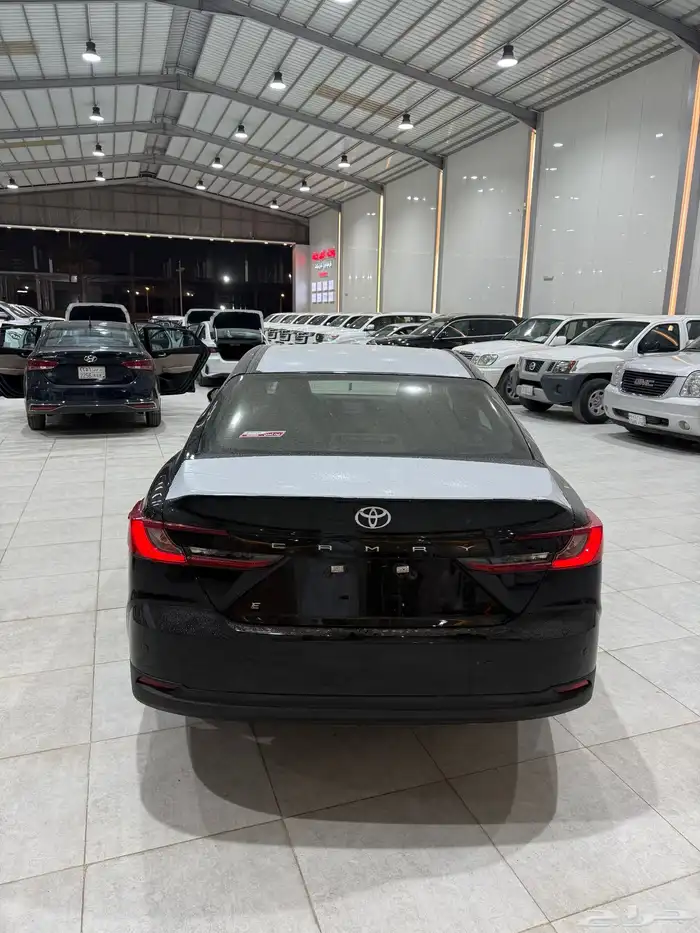 كامري E بنزين 2025 أسود ( اقل سعر ) 5