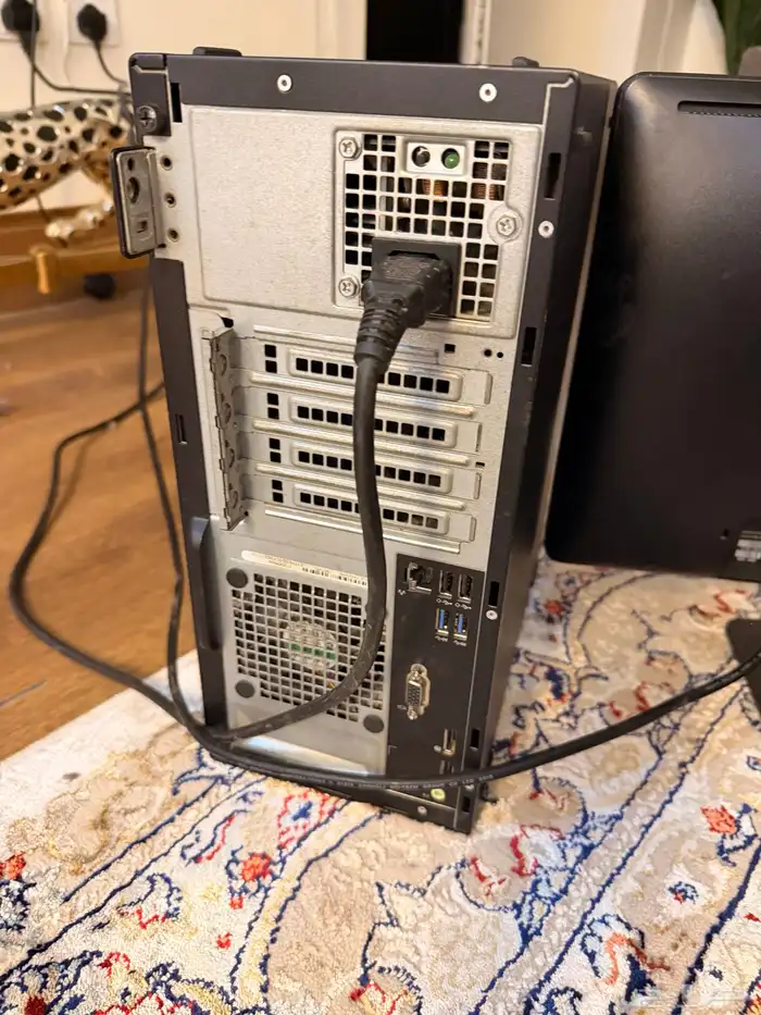 كمبيوتر DELL 2
