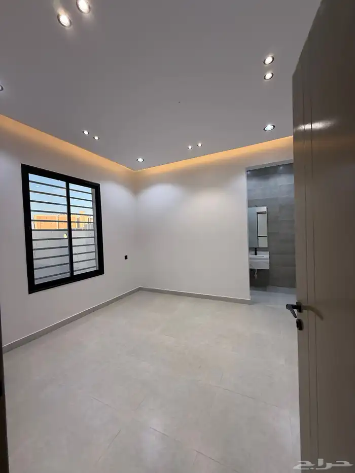 للبيع روف علوي درج داخلي وخارجي بخميس مشيط ب 650 الف 28