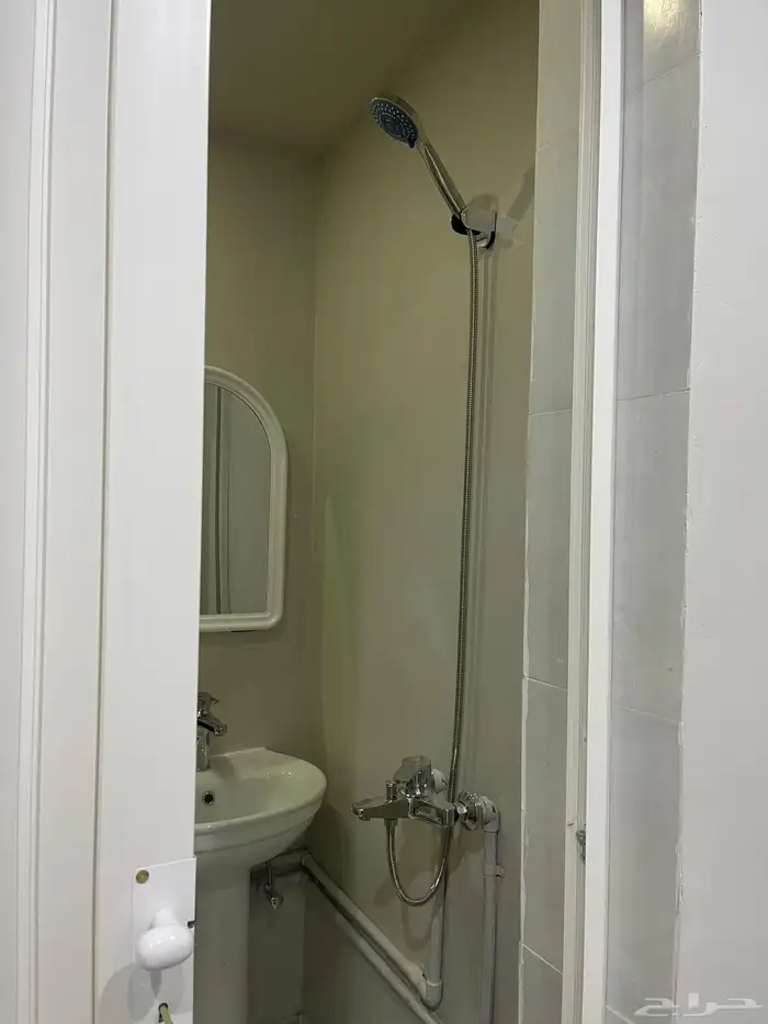 شقة ( غرفة سائق مفروشة ) بحي النزهة شهري 5