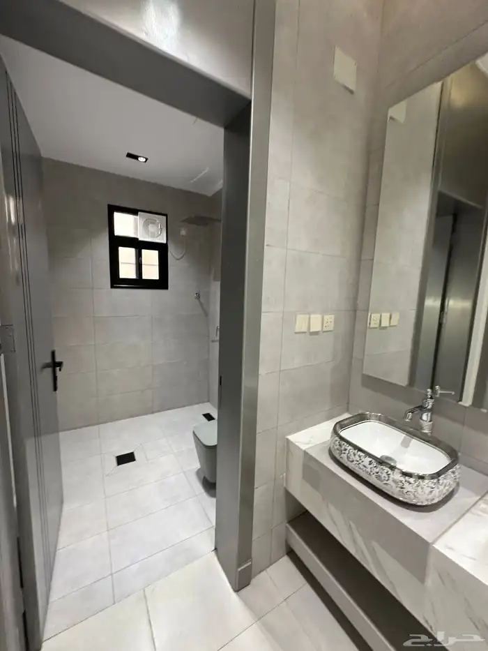 للبيع شقق علوية بمساحات وسيعة ابها بجوار المطار 15