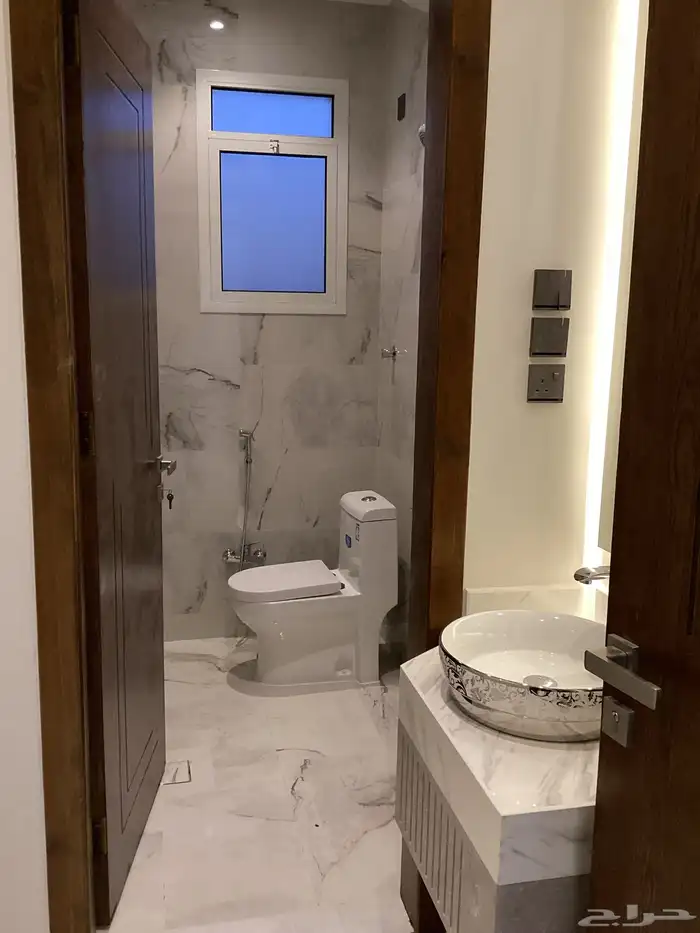 للبيع روف فاخر بتصميم راقي العزيزية أحد رفيدة 25