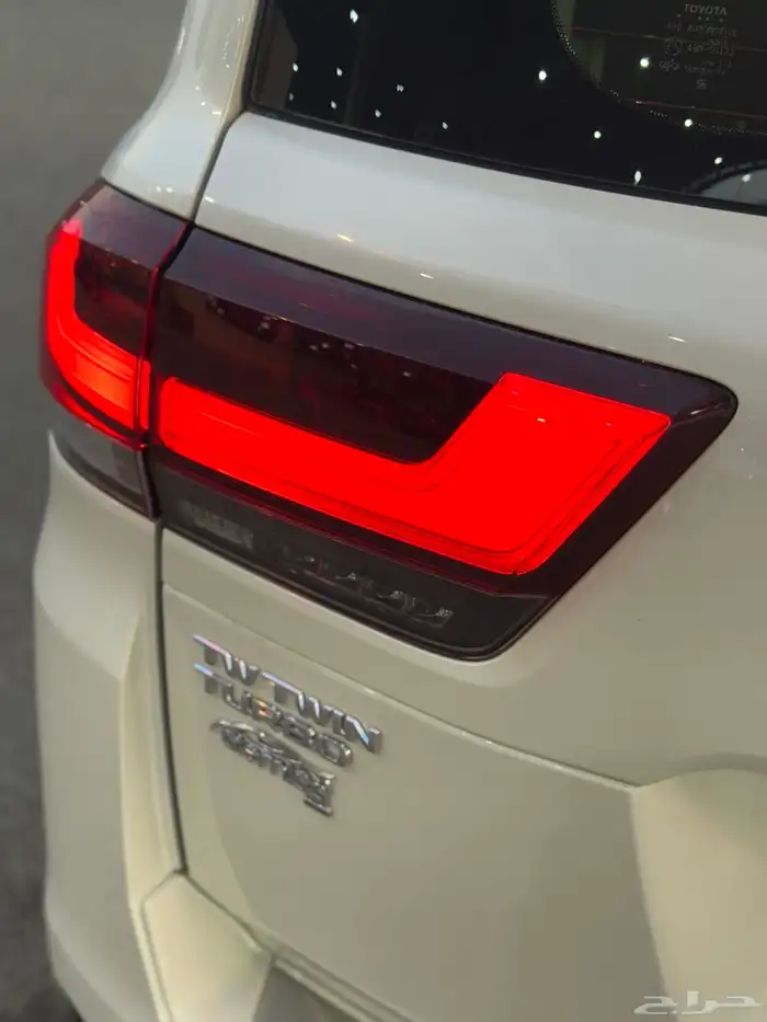 تويوتا لاندكروزر GXR L3 2024 ديزل - شبه الجديد 8