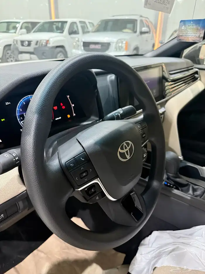 كامري E بنزين 2025 أسود ( اقل سعر ) 11