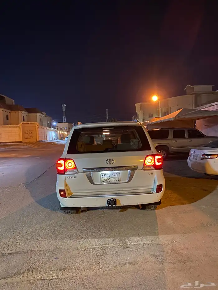 جيب لاندكروزر بريمي 2012 4