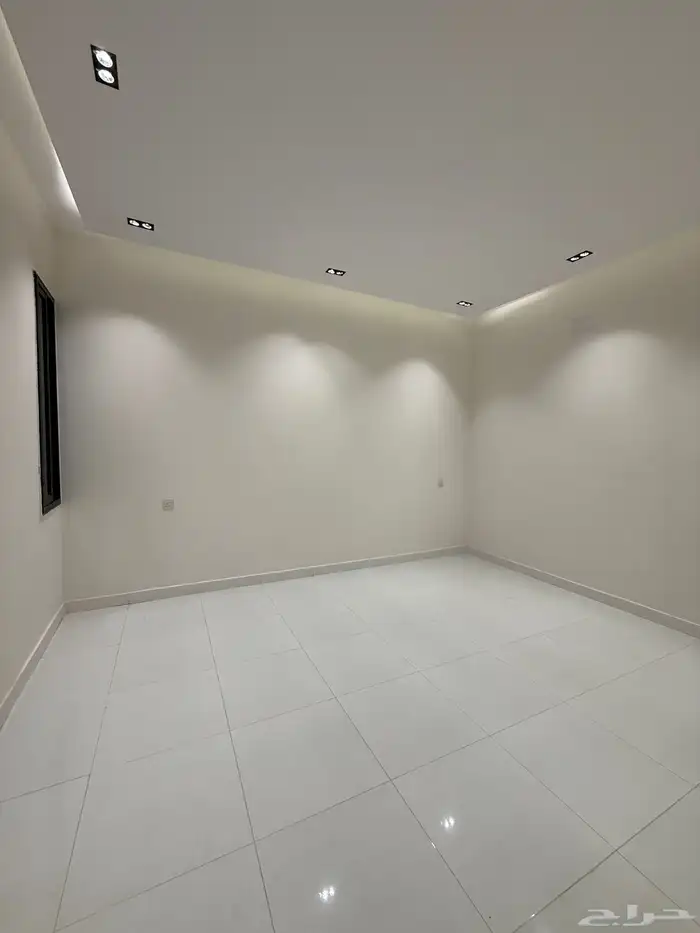 للبيع شقق ارضيه وشقق علويه غرب الخميس حي المعارض 17