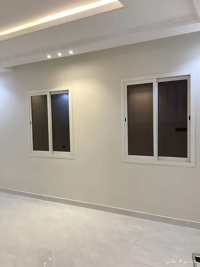 للبيع روف فاخر بتصميم راقي العزيزية أحد رفيدة 8