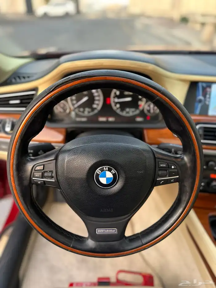 بي ام دبليو الفئة السابعة 2010 17