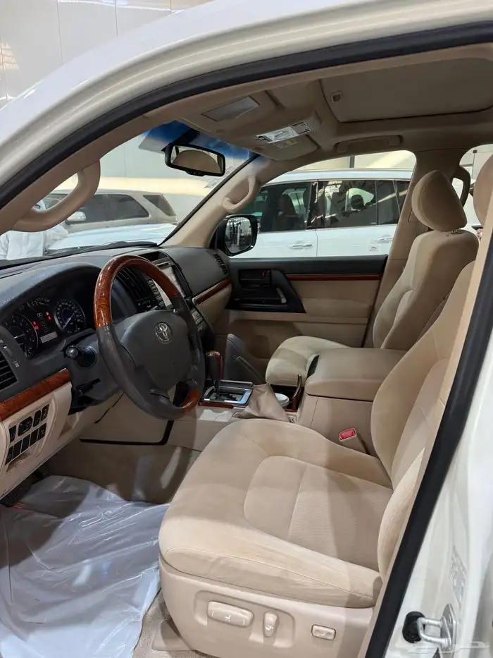 لاندكروزر GXR.2014 سعودي 8 سلندر عداد قليل 6