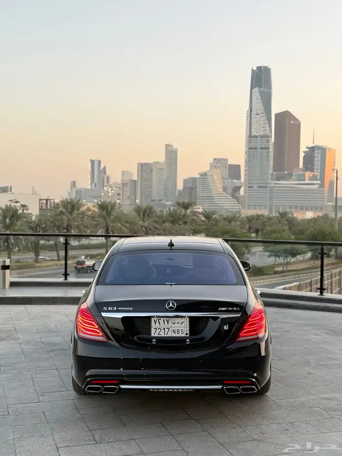 مرسيدس S63 نظيف جدا أسود ملكي 3