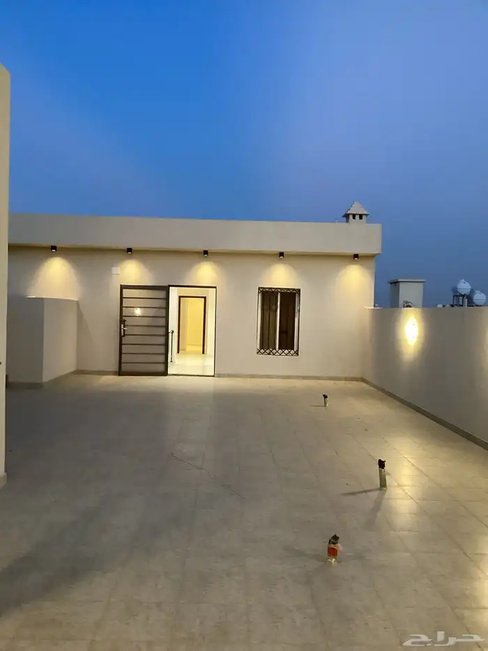 للبيع روف فاخر بتصميم راقي العزيزية أحد رفيدة 31