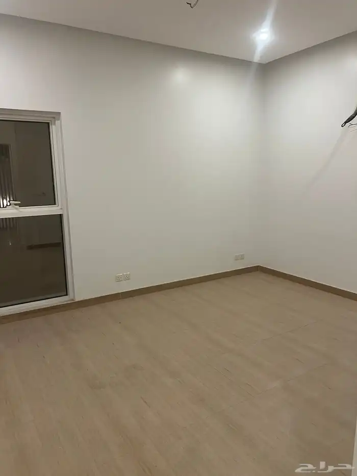 فيلا للبيع تشطيب شخصي بحي الحسام قرب كورنيش الراكة 16