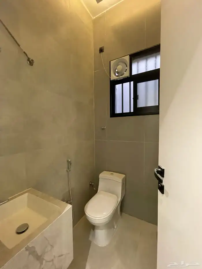 للبيع شقق علويه 6 غرف بسطح خاص ومصعد جاهز 520 الف باالمحاله 14