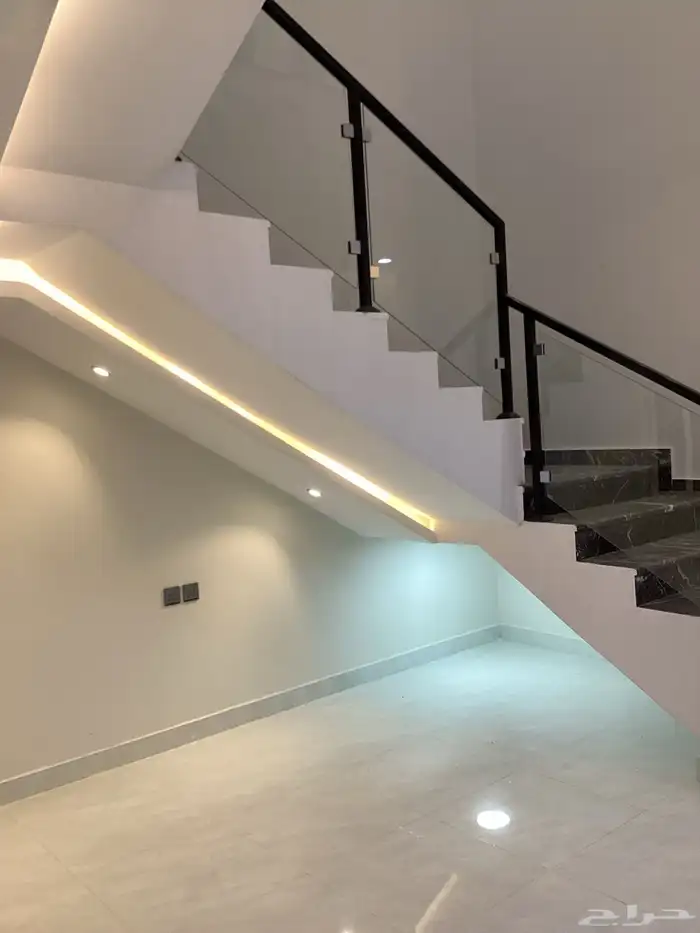 للبيع روف فاخر بتصميم راقي العزيزية أحد رفيدة 11